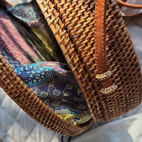 Amerii Woven Cross-Body Bag - Picture 5 of 8